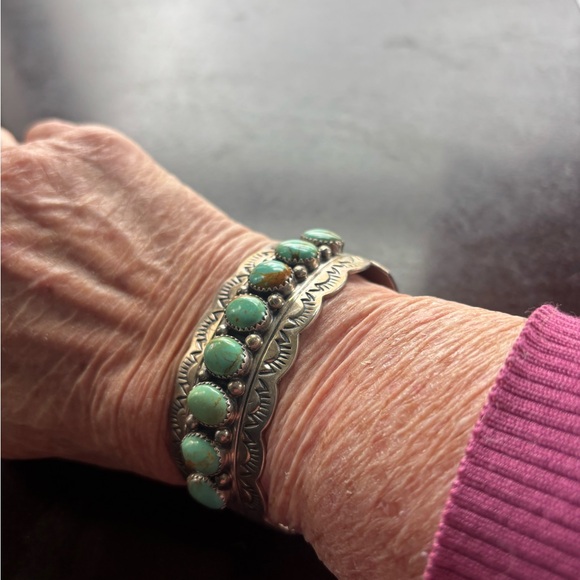 Navajo real turquoise and sterling silver cuff bracelet. Hand stamped. - Picture 10 of 10